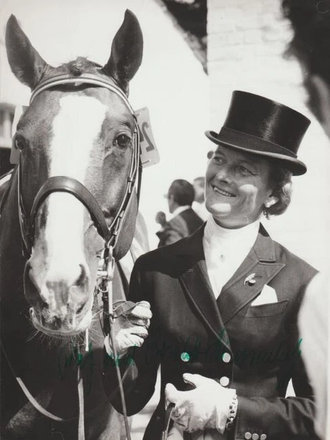 PRESSEAUTOGRAMMFOTO VON LISELOTTE Linsenhoff ***** GER Olympiasiegerin